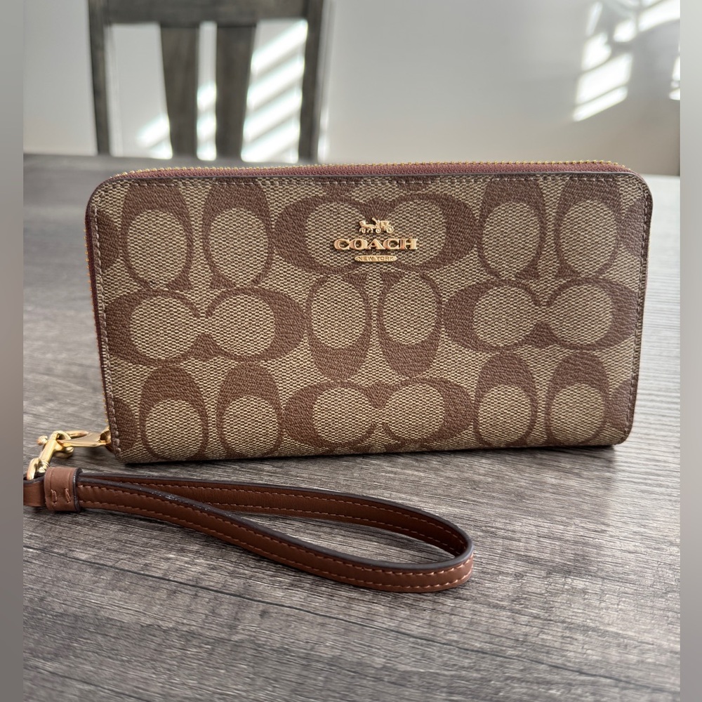Coach Zip/Wristlet Wallet